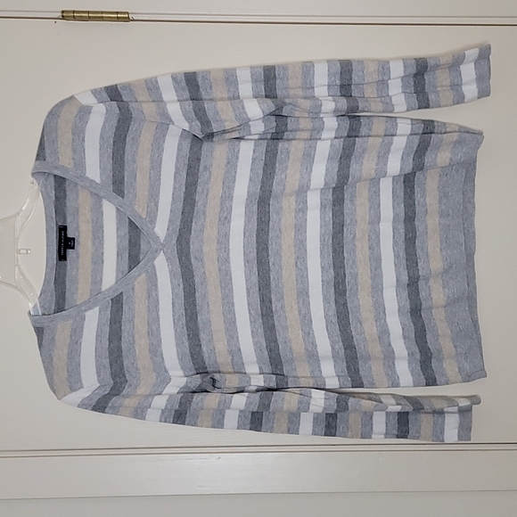 Tommy Hilfiger Women's Sweater - Picture 1 of 5